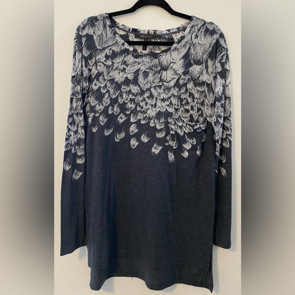 BCBGMaxAzria Dresses & Skirts - BCBGMaxazria, Long Sleeve, Gray Feather T-Shirt Dress w/Pocket, Size M